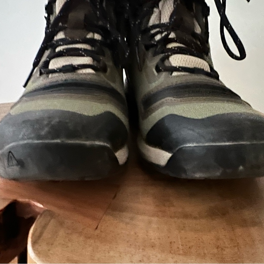 KEEN women’s  Olive Hiking Boots - Picture 4 of 9